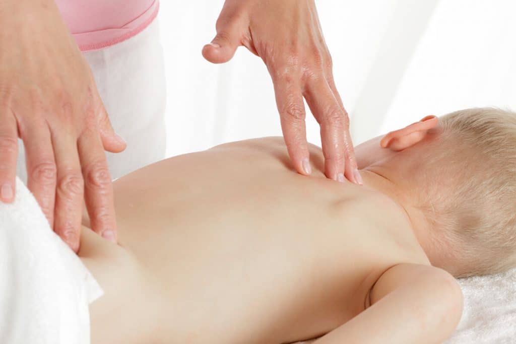 Как делать массаж ребенку в месяца | VK