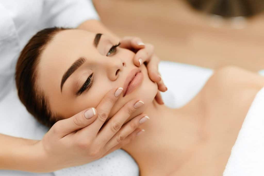 plasticheskiy massage lica