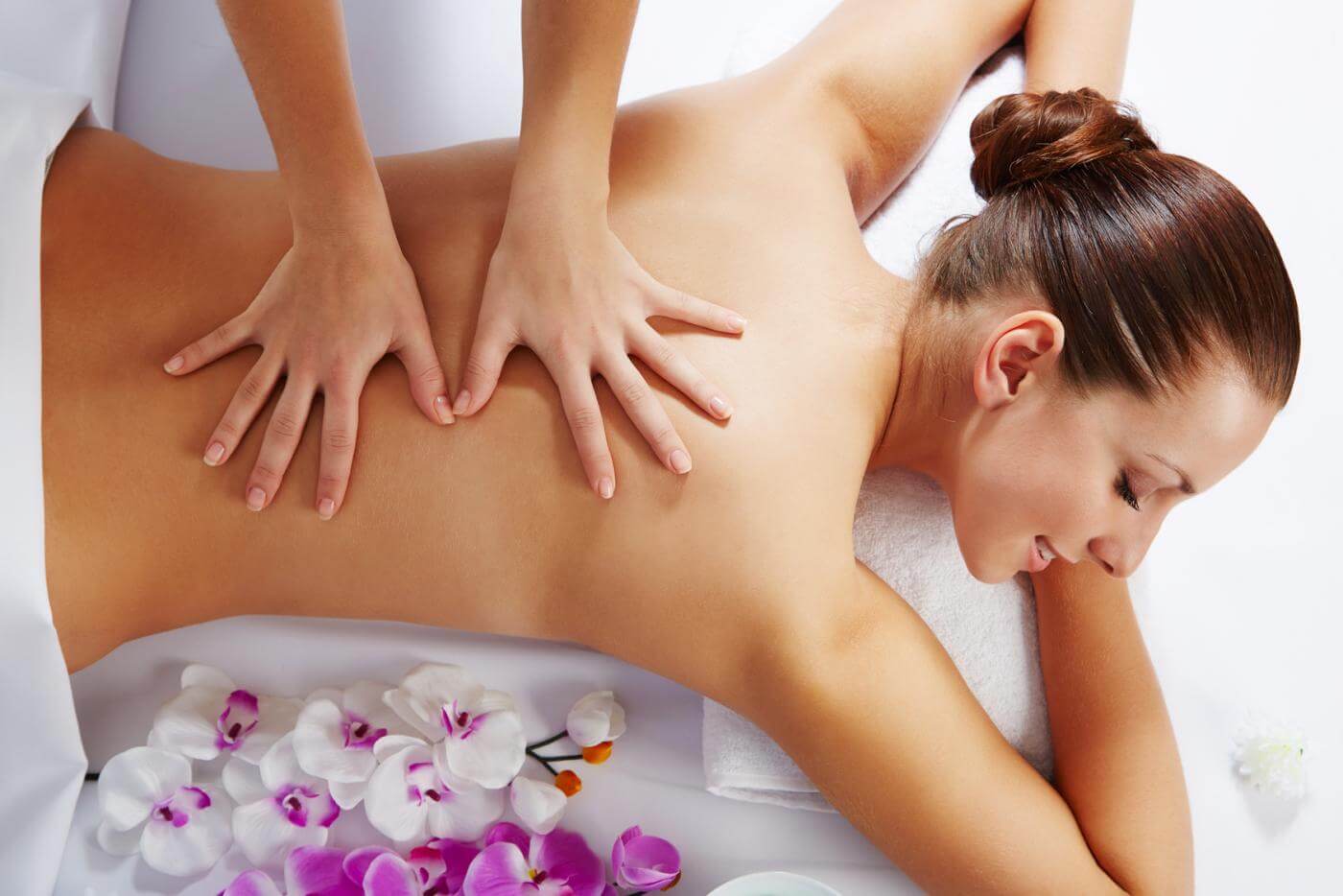 Massage o. Классический массаж. Массаж спины. Классический массаж спины. Классический лечебный массаж.